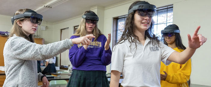 美国俄亥俄州高中用HoloLens 2教授学生解剖学课程
