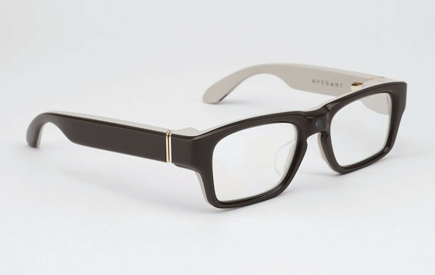 高通、应用材料、Avegant联合开发基于AR1的智能眼镜