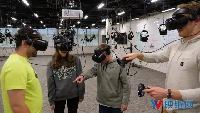 大学这样部署VR实验室,可容纳100名学生,在VR中共享可视化3D解剖图